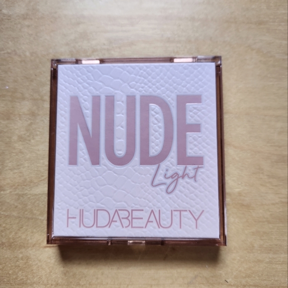 Huda Beauty Nude Light Eyeshadow Palette - Picture 2 of 3